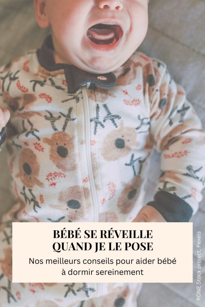Epingle PINTEREST à partager avec le texte: "Bébé se réveille quand je le pose, Nos meilleurs conseils pour aider bébé à dormir sereinement" on y voit un bébé allongé qui hurle